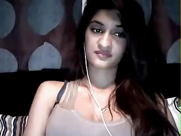 hot indian girl showing boobs on cam