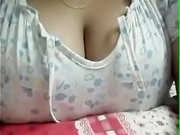 hot bhabi showing clevage